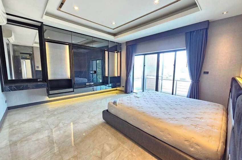 House with Shared Pool in Chaengwattana (near Nichada Thani) 